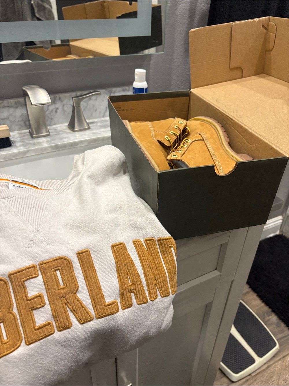 Timberland Wheat Nellie Tan Boots (7)with Logo Sweatshirt (xl)